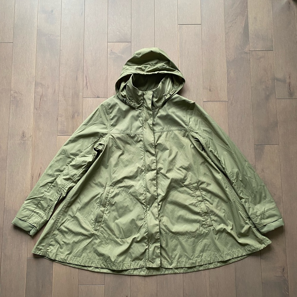 NWOT The North Face Flychute A-Line Women’s Wind Breaker Jacket